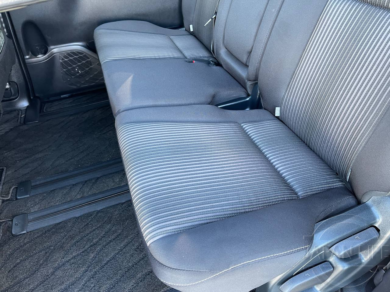 Фото Toyota Voxy - Japan Life 