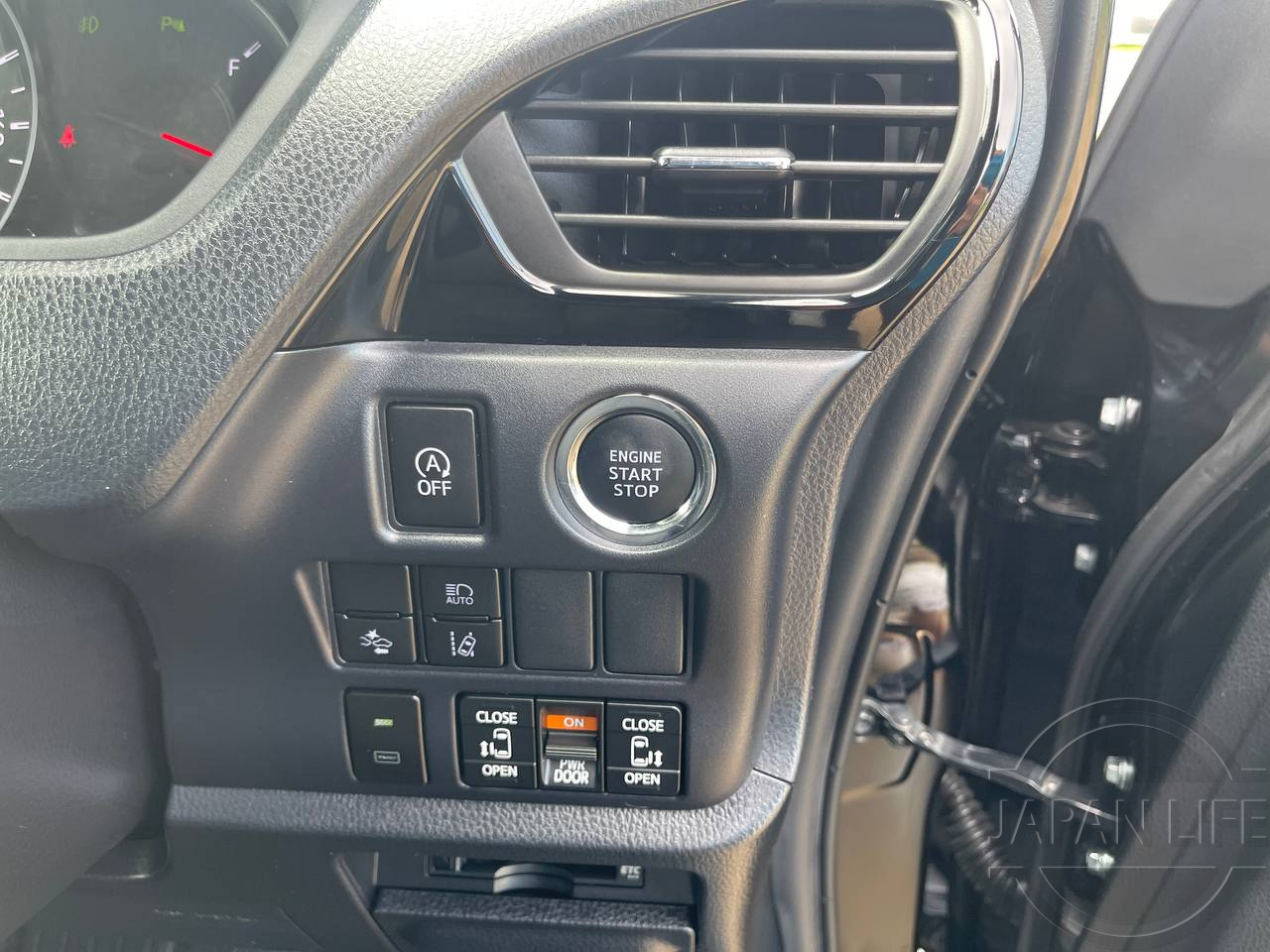 Фото Toyota Voxy - Japan Life 