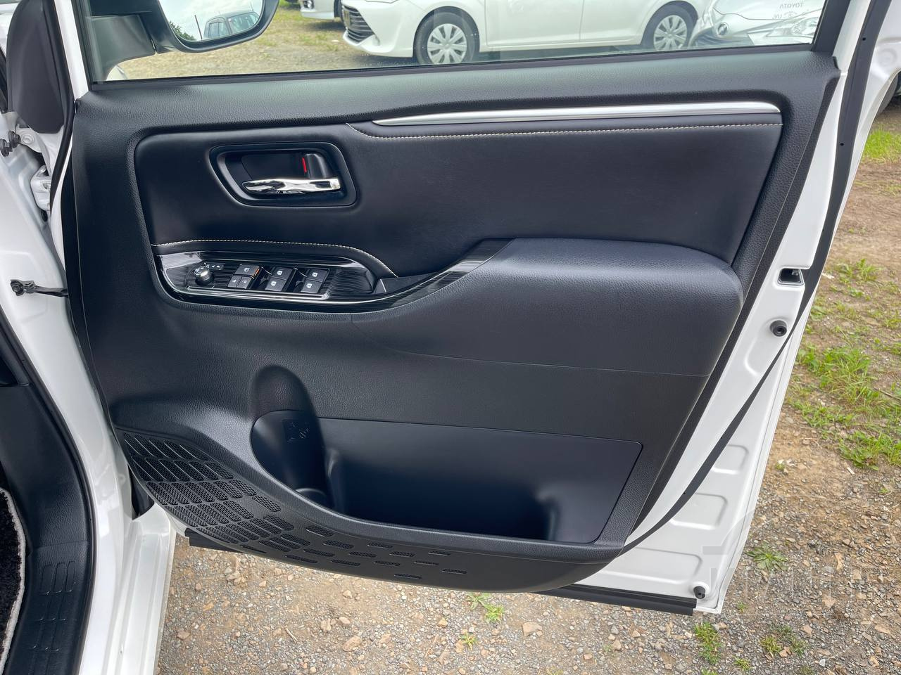 Фото Toyota Esquire - Japan Life 