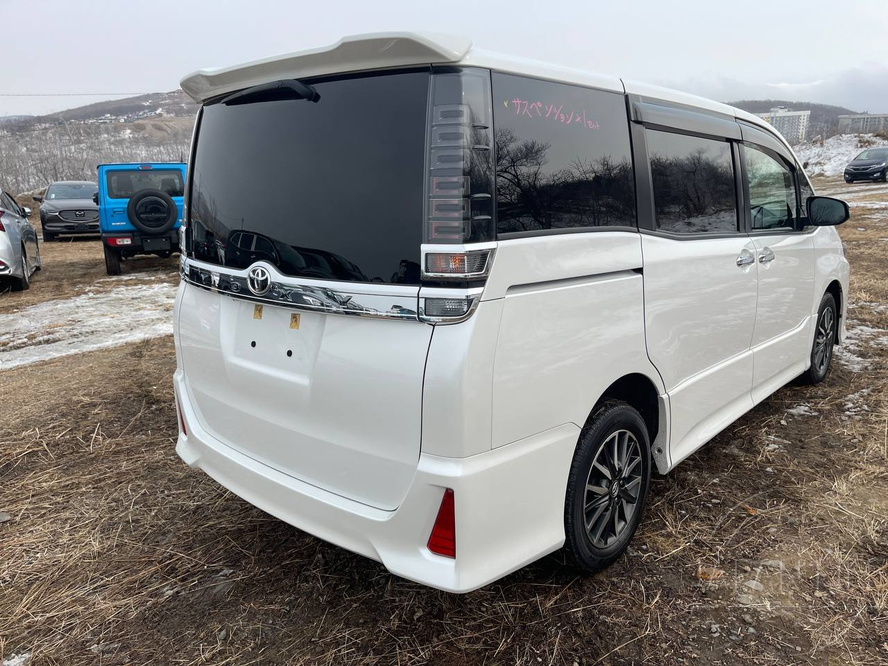 Фото Toyota Voxy - Japan Life 