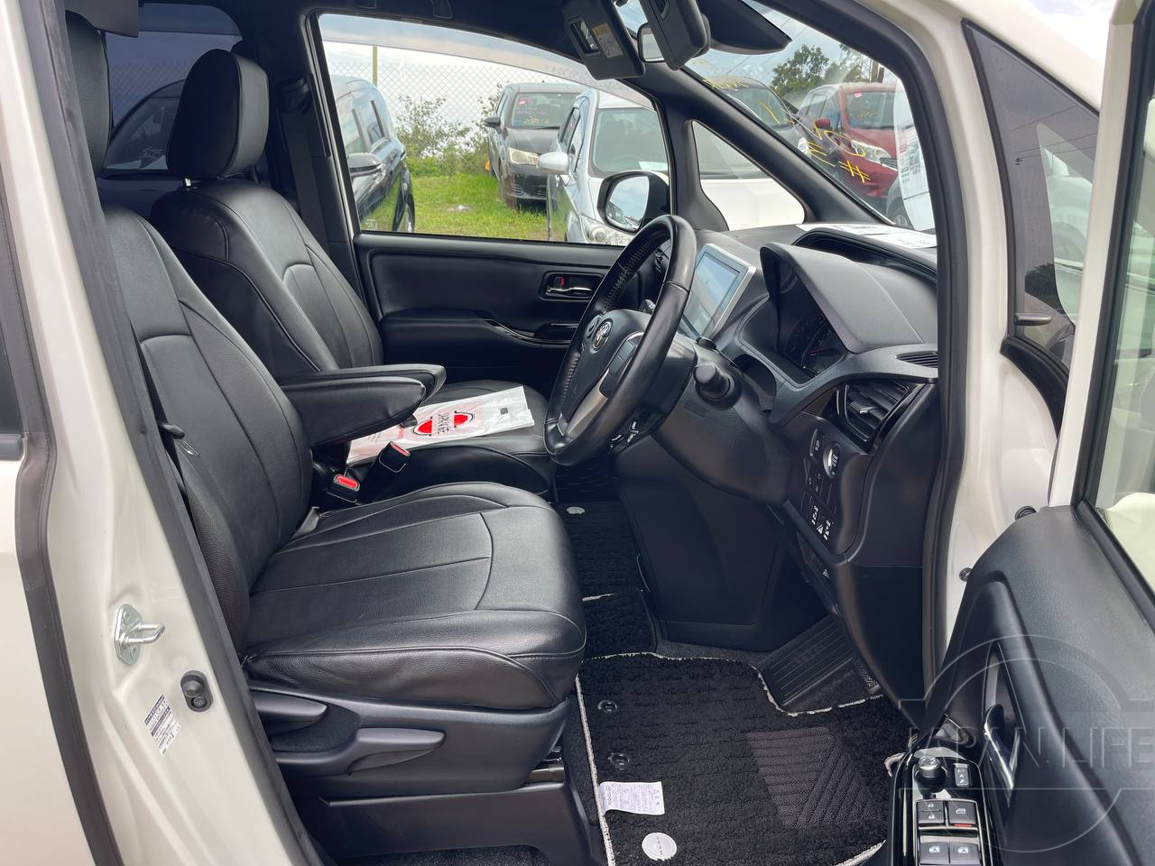 Фото Toyota Noah - Japan Life 