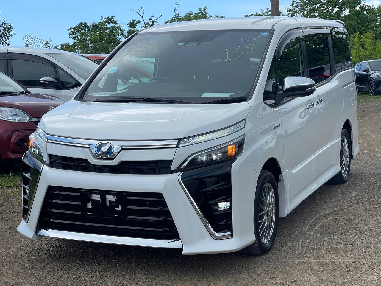 Фото Toyota Voxy - Japan Life 