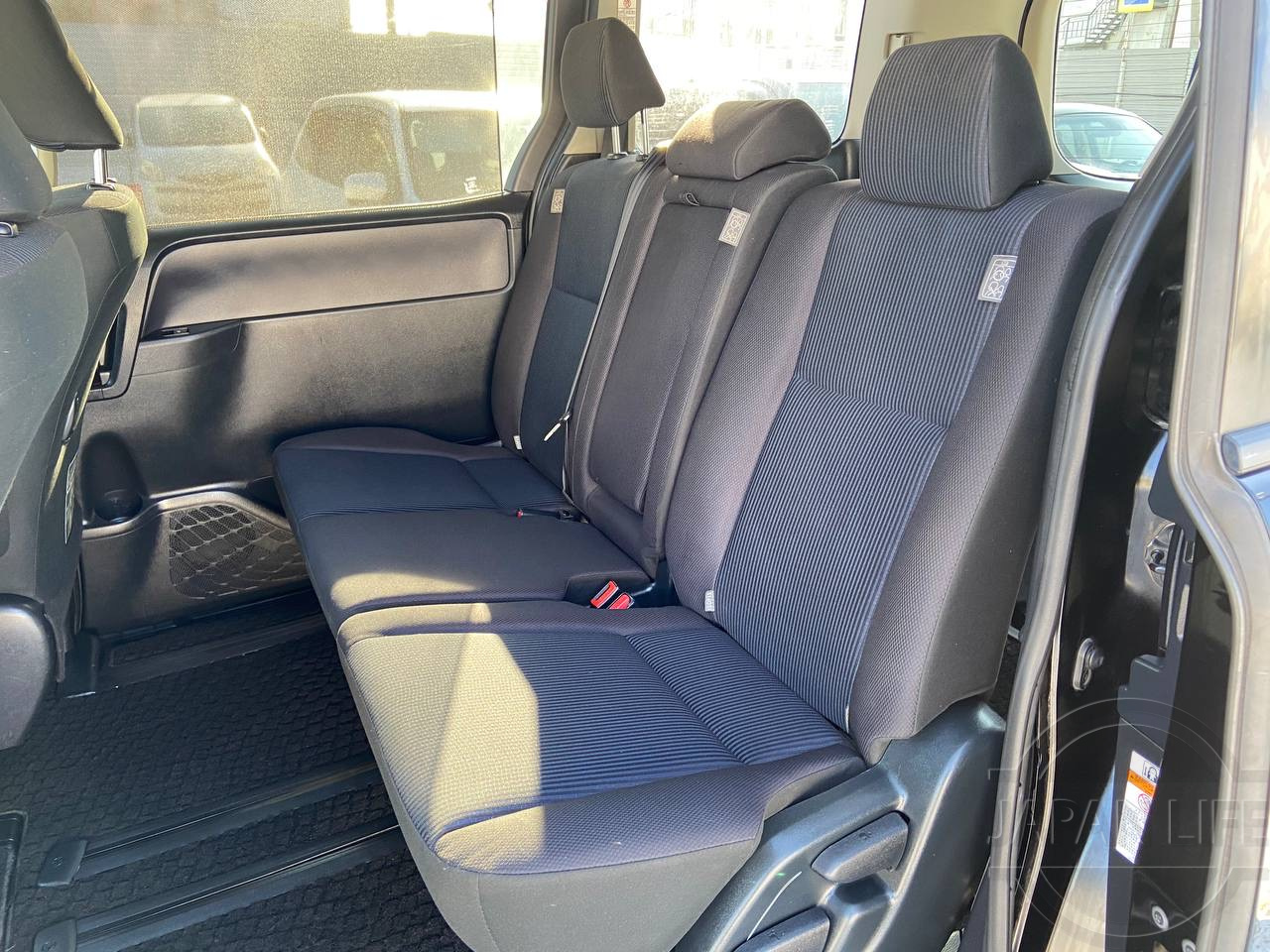 Фото Toyota Noah 2.0 X - Japan Life 