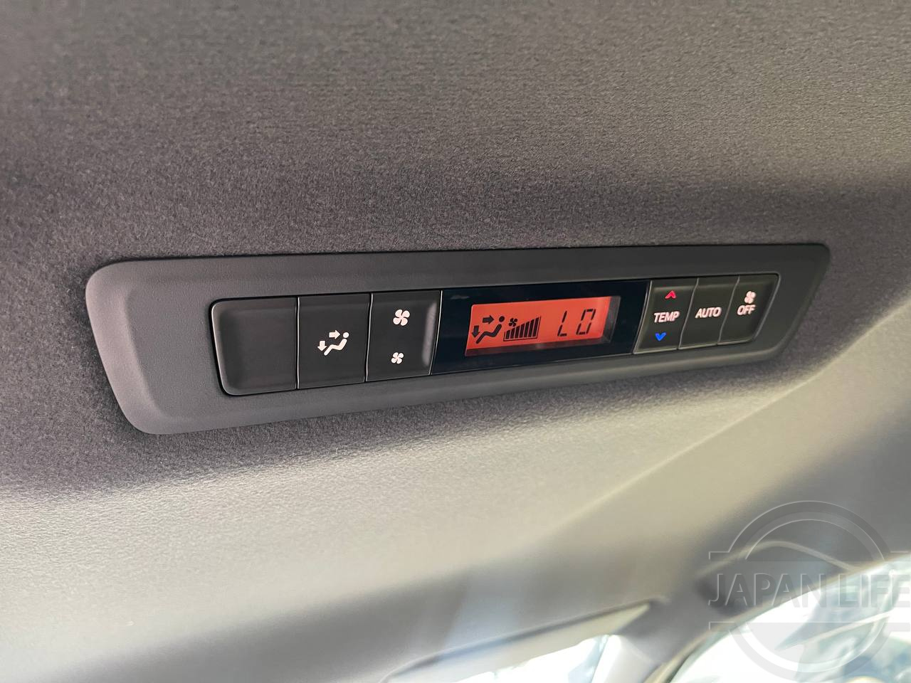 Фото Toyota Voxy - Japan Life 