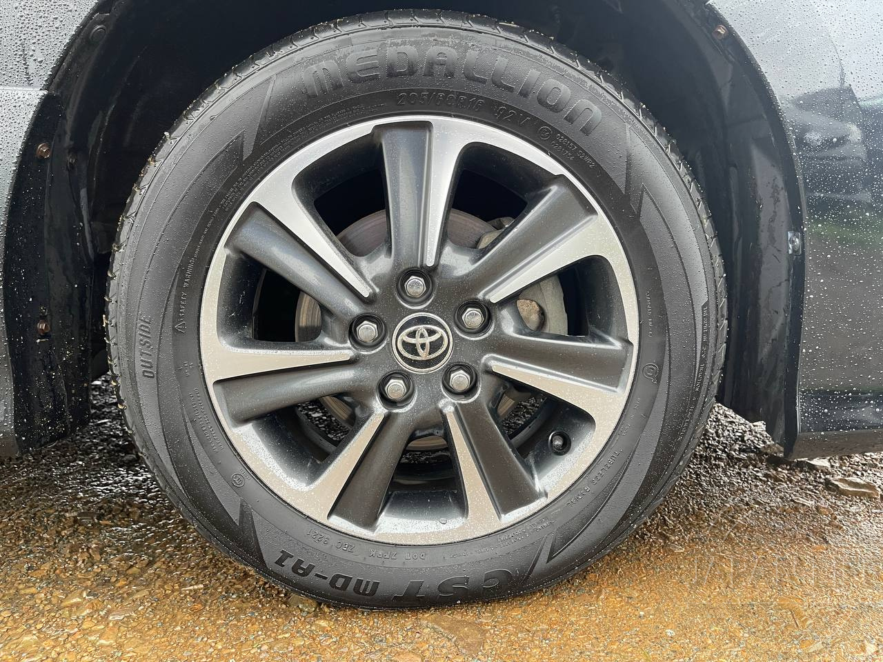 Фото Toyota Voxy - Japan Life 