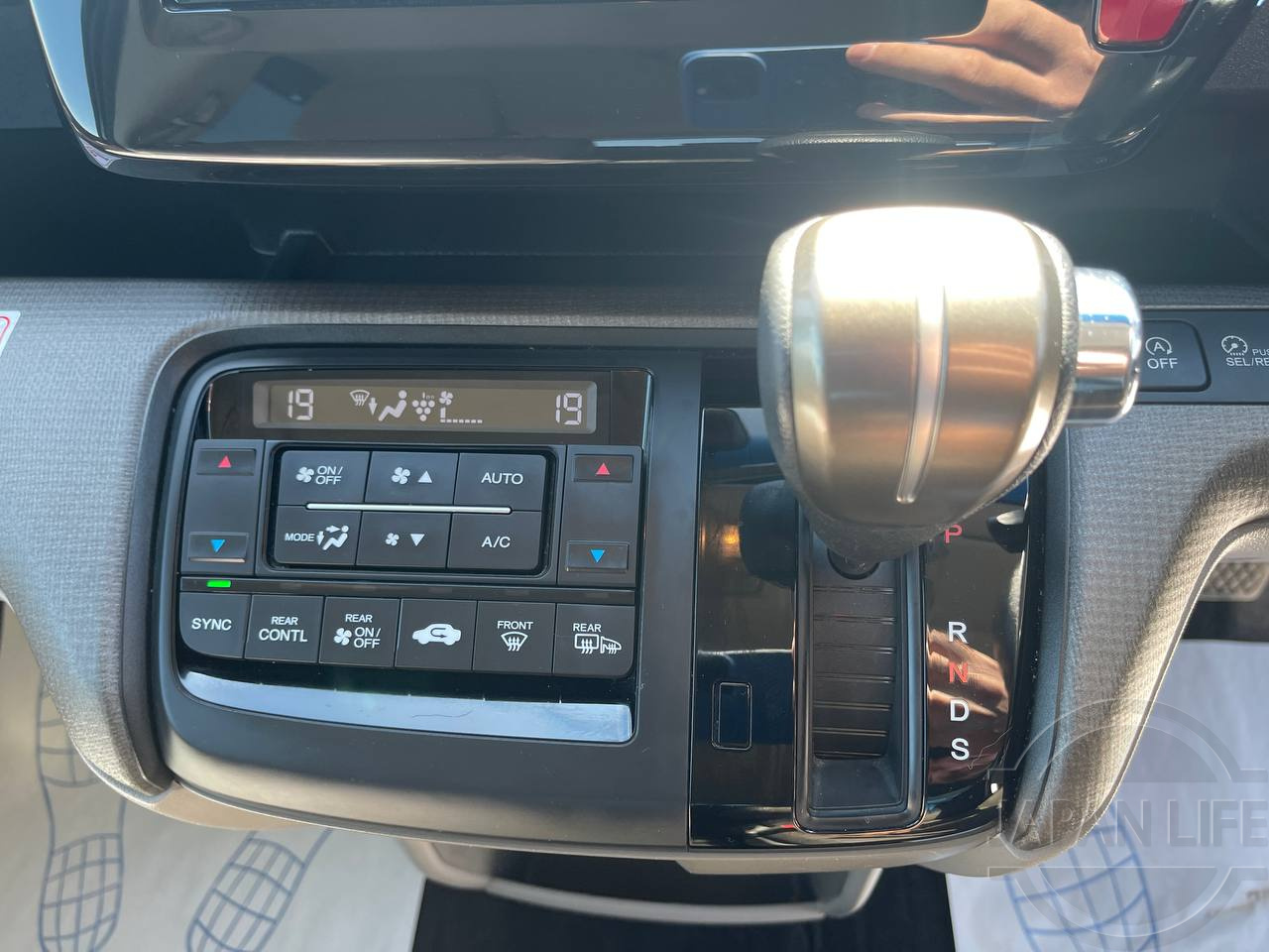 Фото Honda Stepwgn - Japan Life 