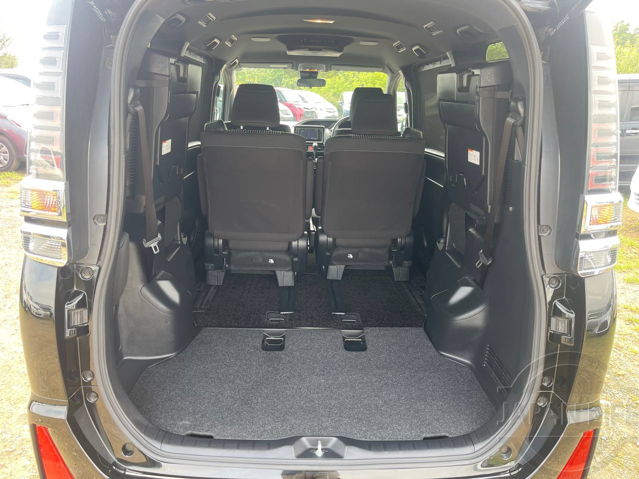 Фото Toyota Voxy - Japan Life 