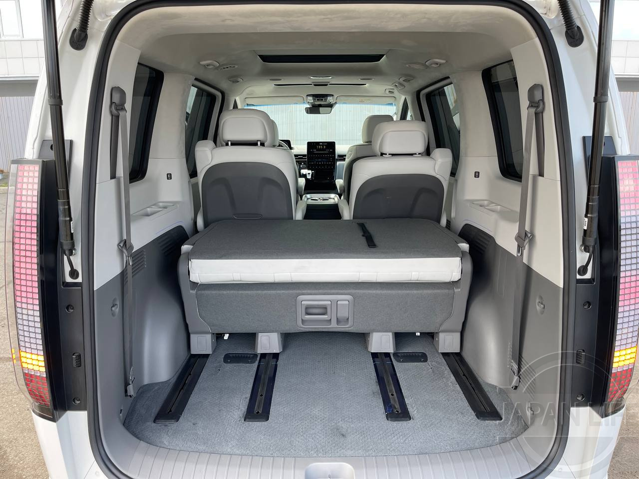 Фото Hyundai Staria - Japan Life 