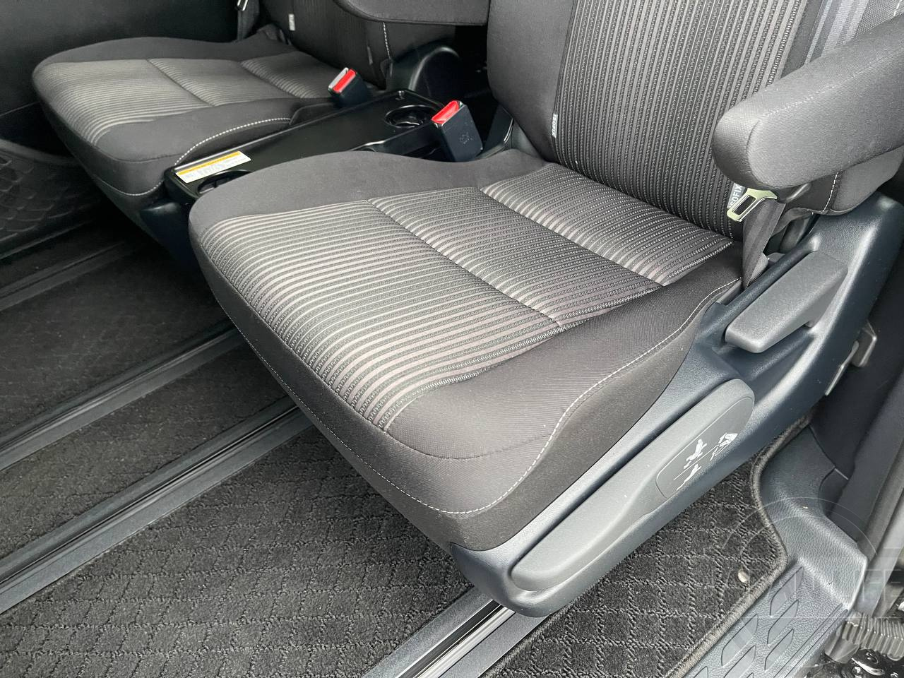 Фото Toyota Voxy - Japan Life 