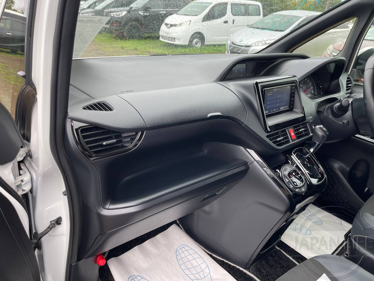 Фото Toyota Noah - Japan Life 