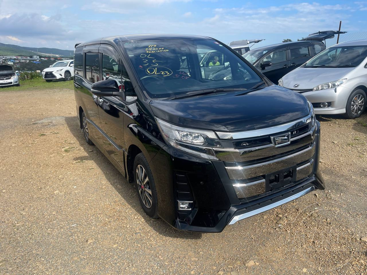 Фото Toyota Noah - Japan Life 