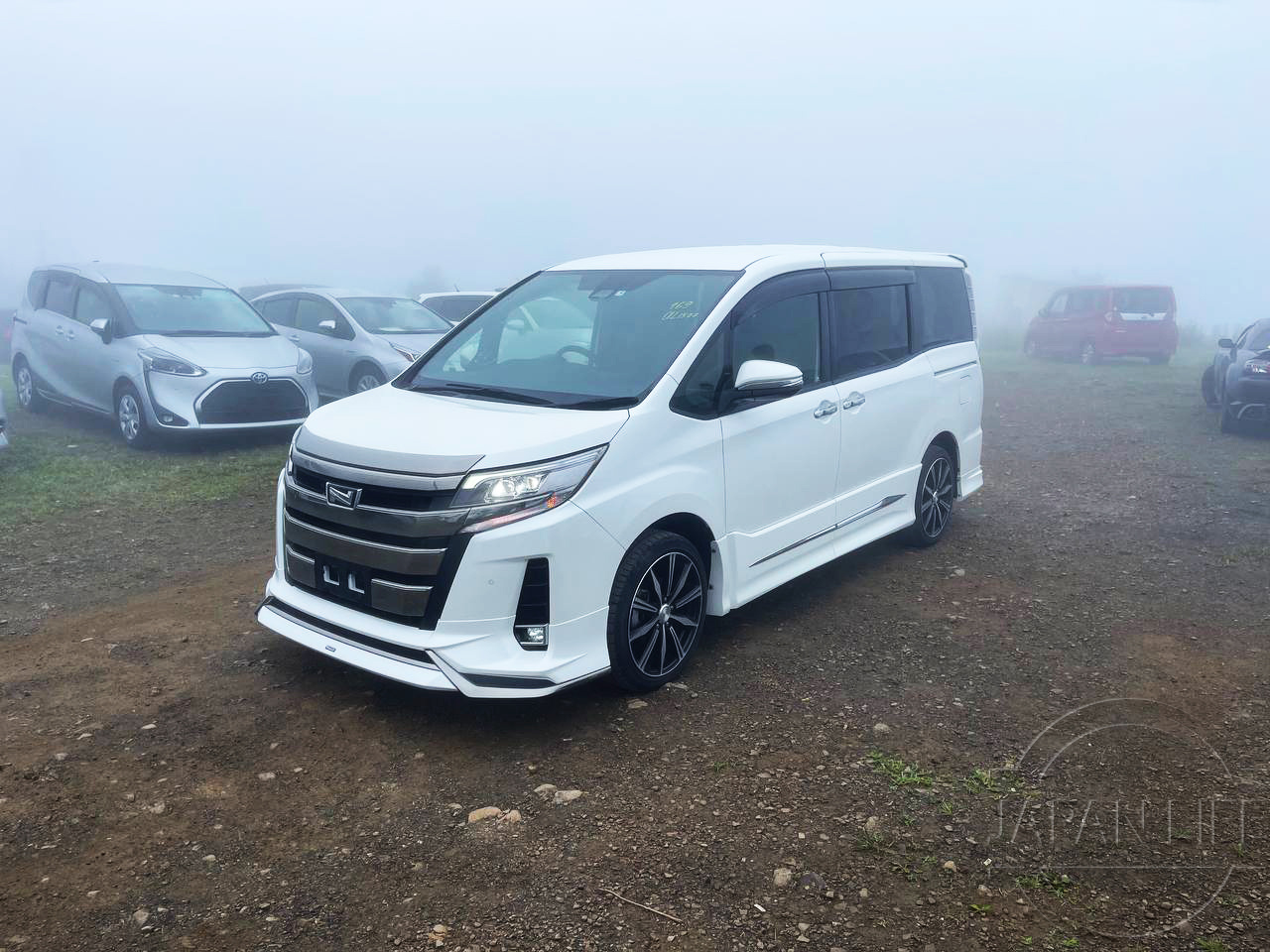 Фото Toyota Noah - Japan Life 
