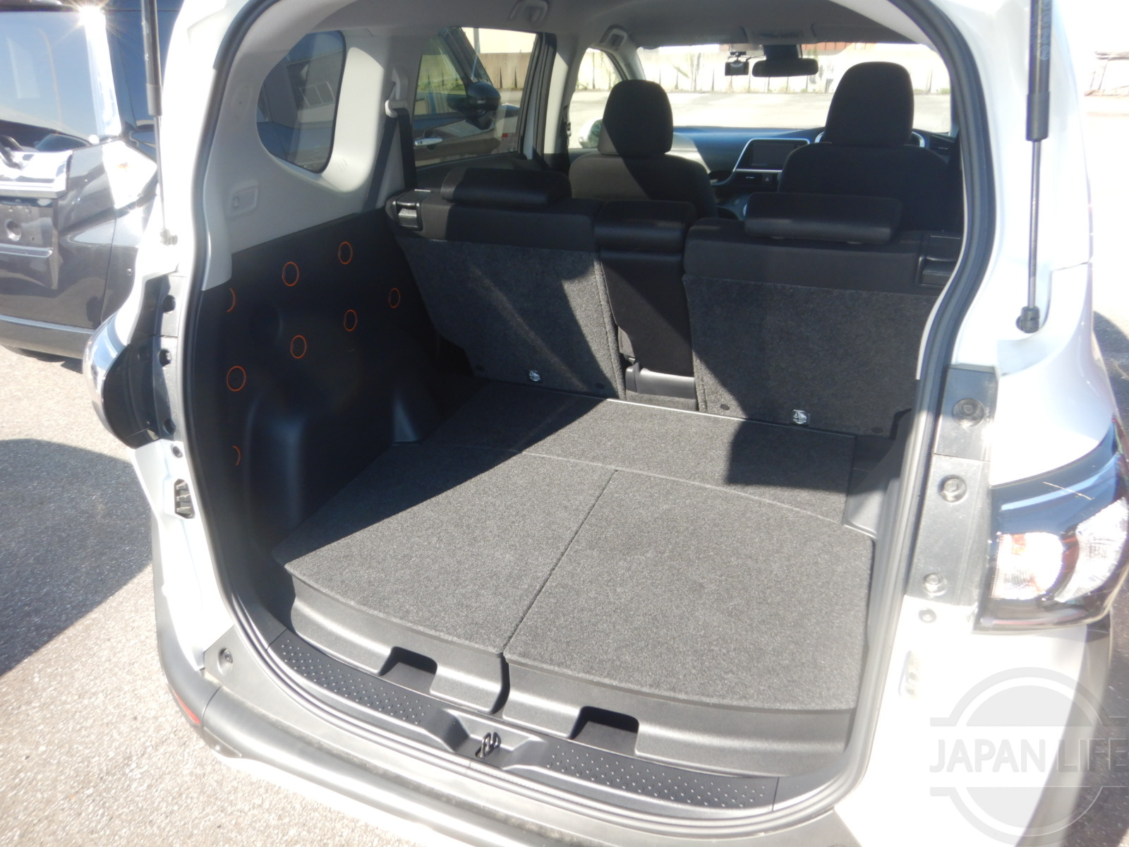 Фото Toyota Sienta - Japan Life 