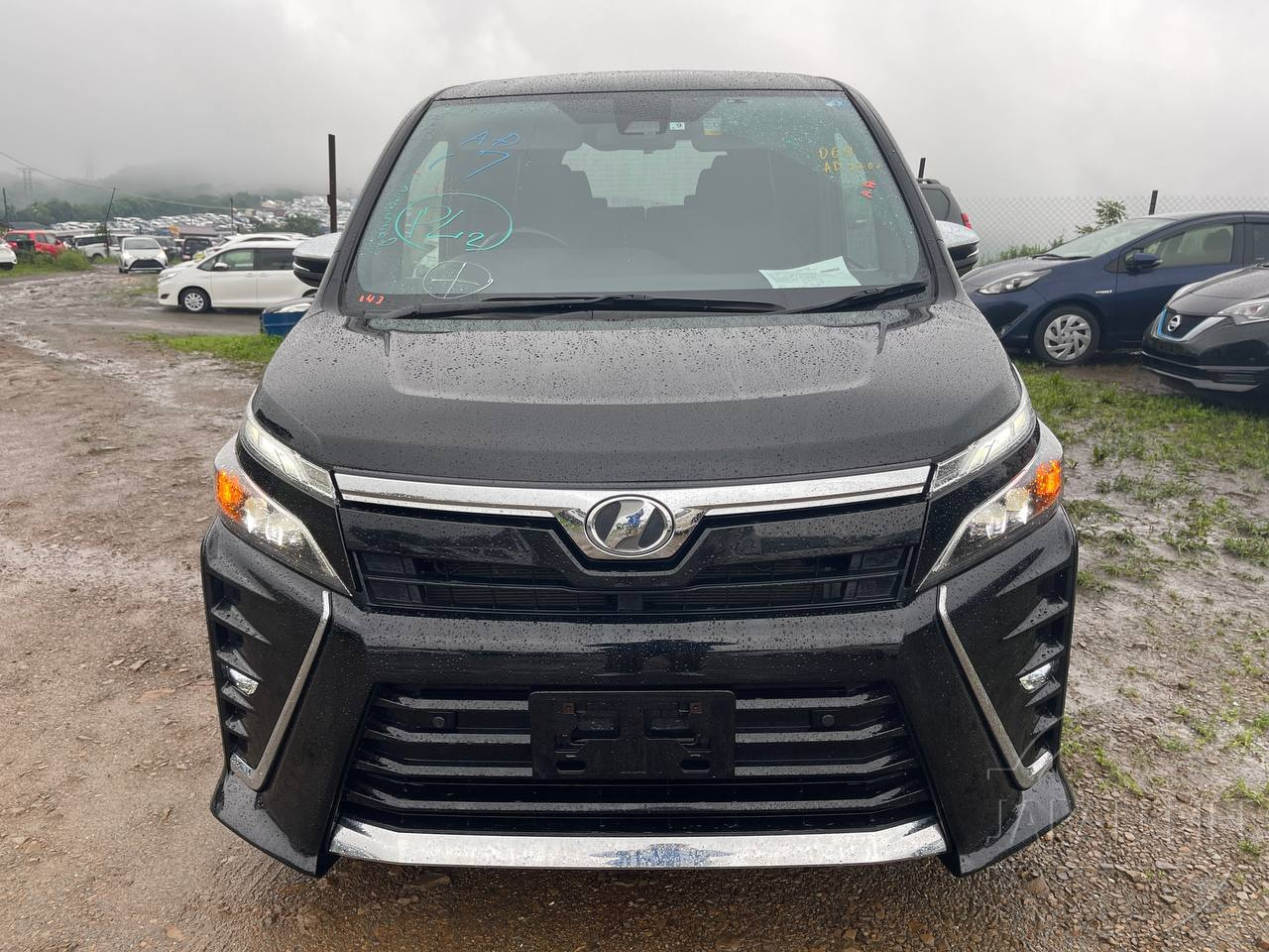 Фото Toyota Voxy - Japan Life 