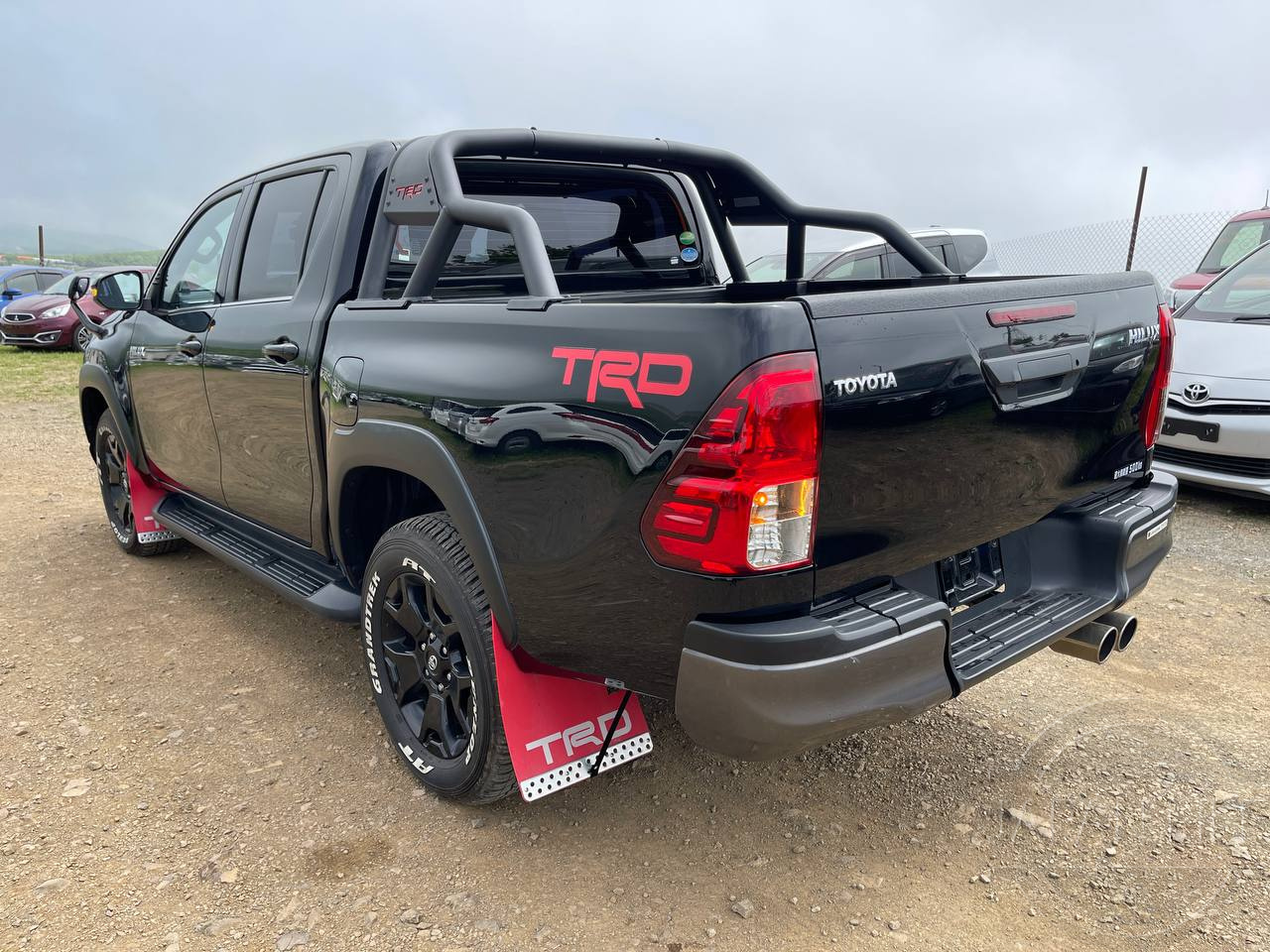 Фото Toyota Hilux - Japan Life 