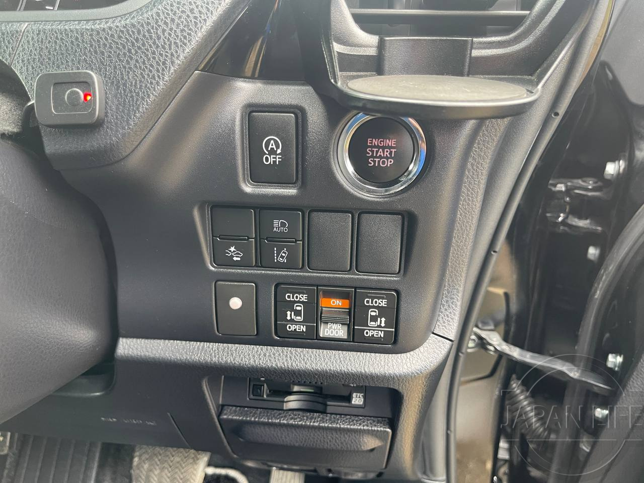 Фото Toyota Voxy - Japan Life 