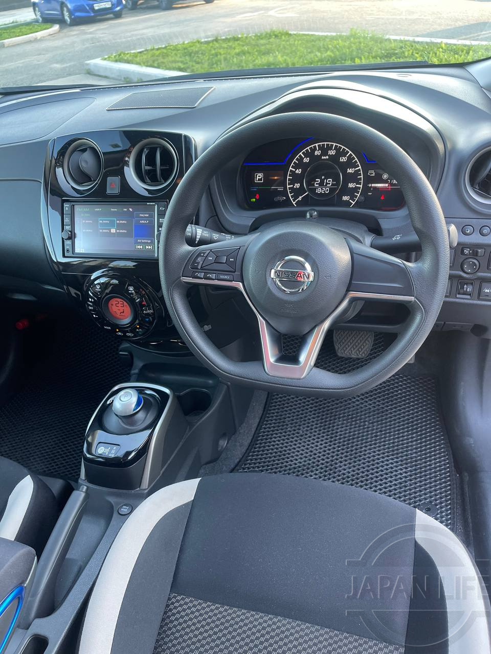 Фото Nissan Note - Japan Life 