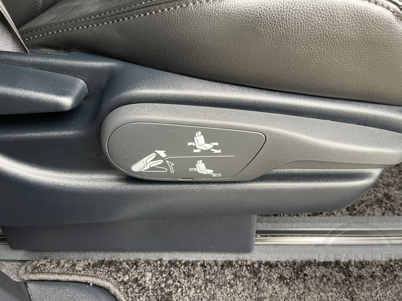 Фото Toyota Voxy - Japan Life 