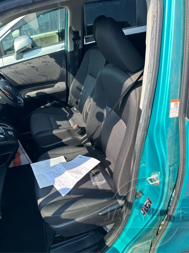 Фото Toyota Sienta - Japan Life 