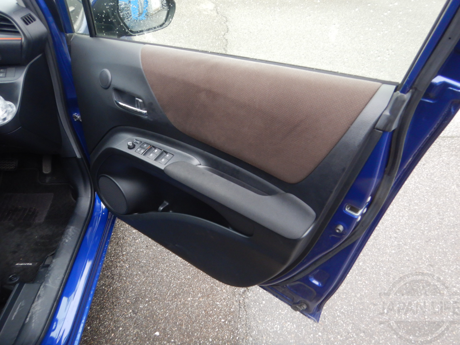 Фото Toyota Sienta - Japan Life 