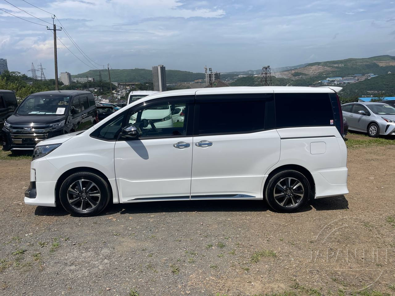 Фото Toyota Noah - Japan Life 