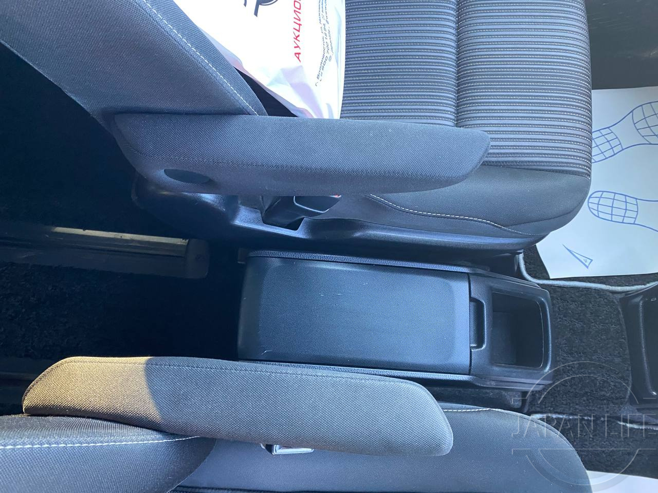 Фото Toyota Voxy - Japan Life 