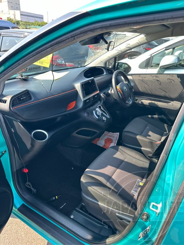 Фото Toyota Sienta - Japan Life 