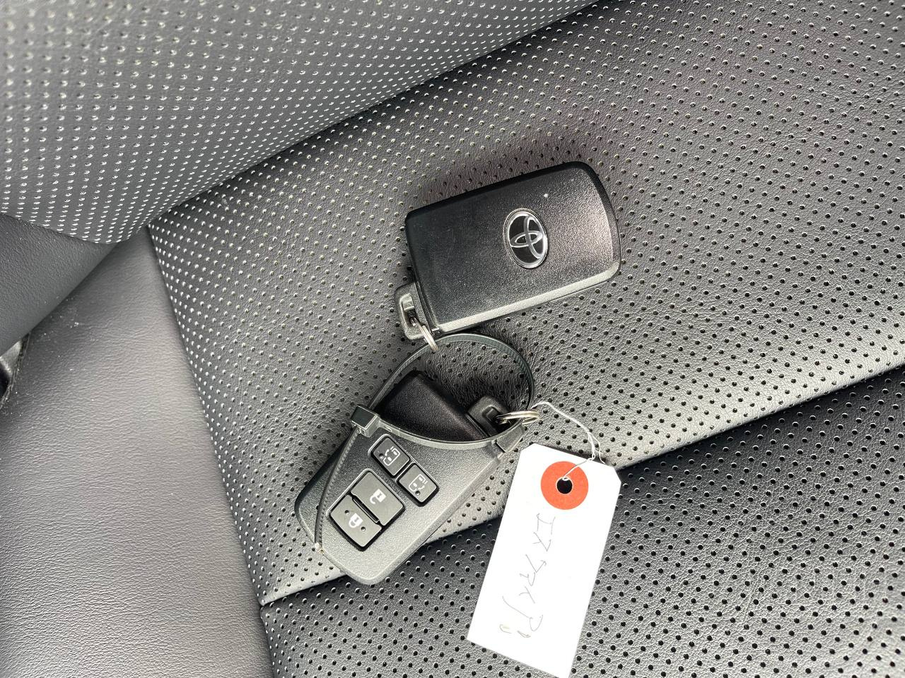 Фото Toyota Esquire - Japan Life 