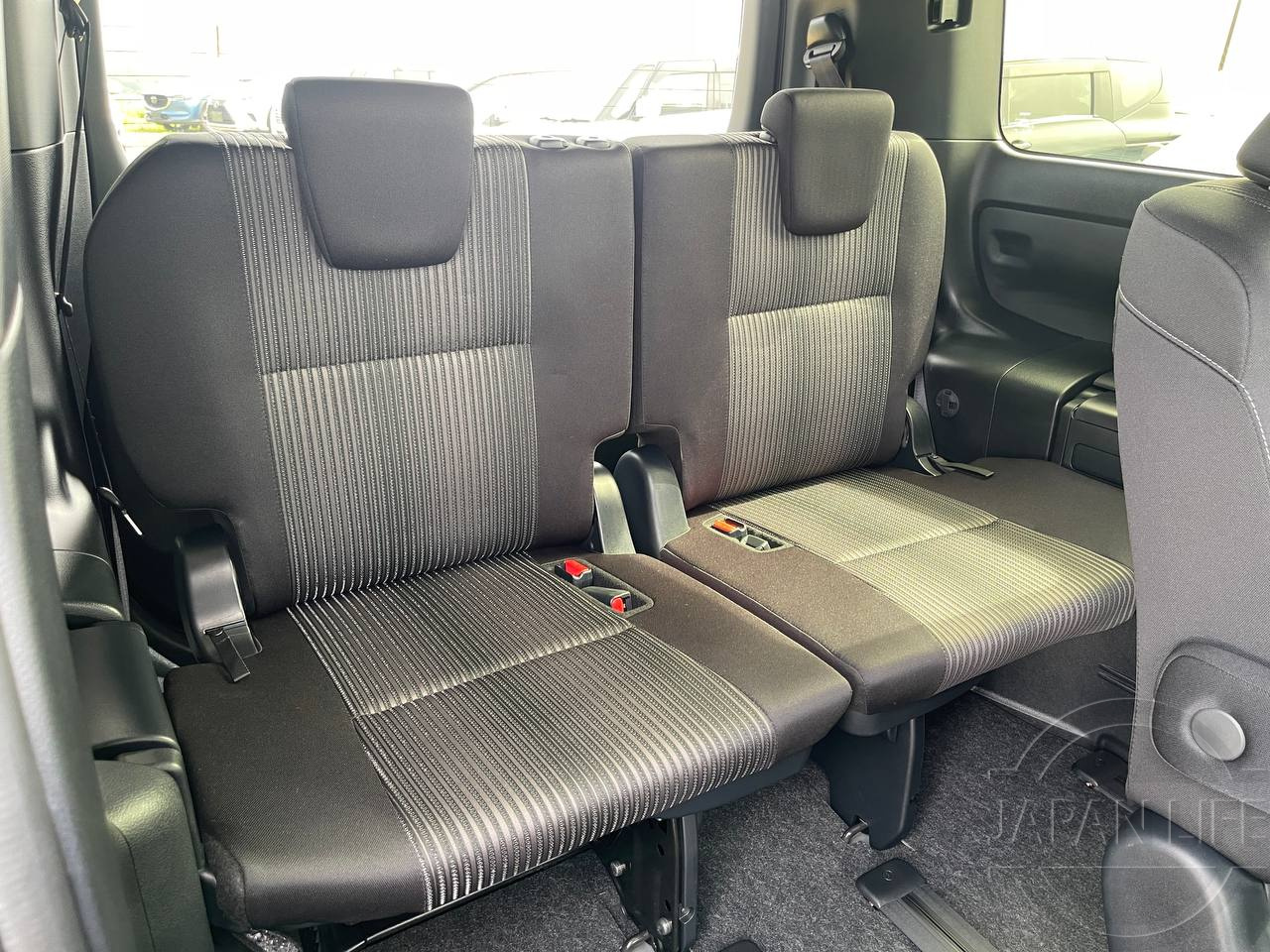 Фото Toyota Voxy - Japan Life 