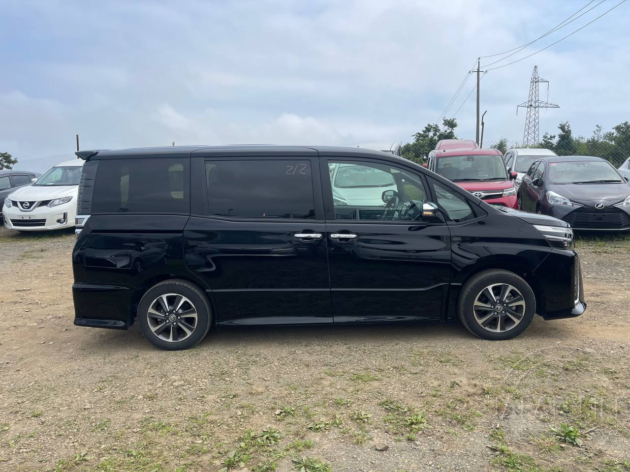 Фото Toyota Voxy - Japan Life 