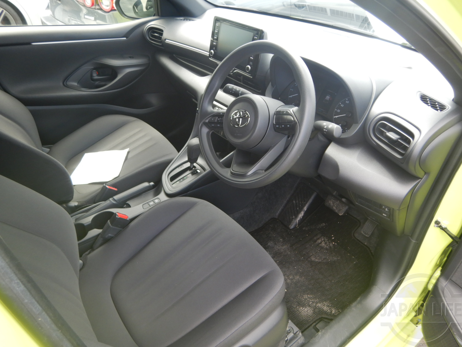 Фото Toyota Yaris - Japan Life 