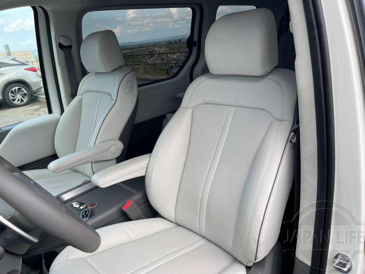 Фото Hyundai Staria - Japan Life 