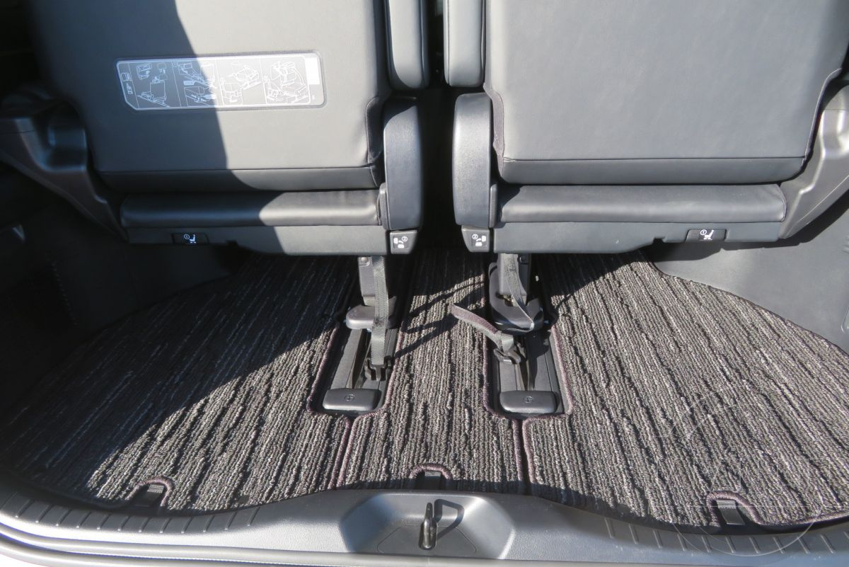 Фото Toyota Alphard Hybrid 2.5 SR 4WD - Japan Life 