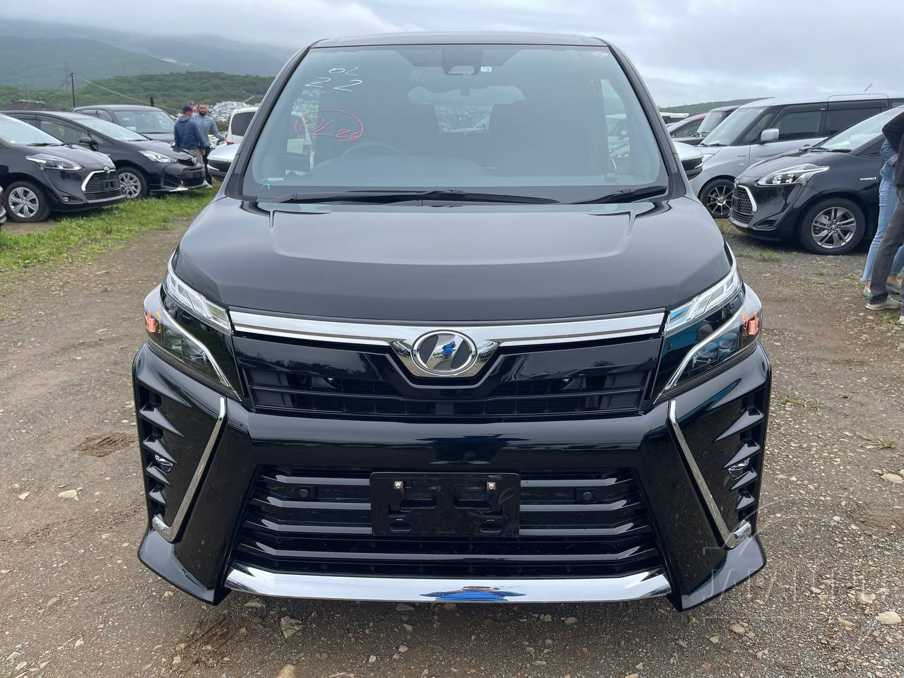 Фото Toyota Voxy - Japan Life 