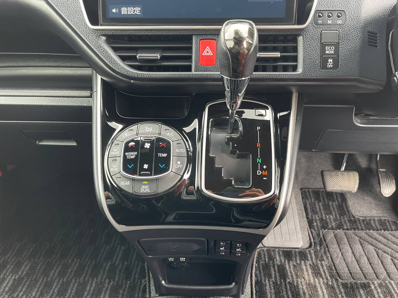 Фото Toyota Esquire - Japan Life 