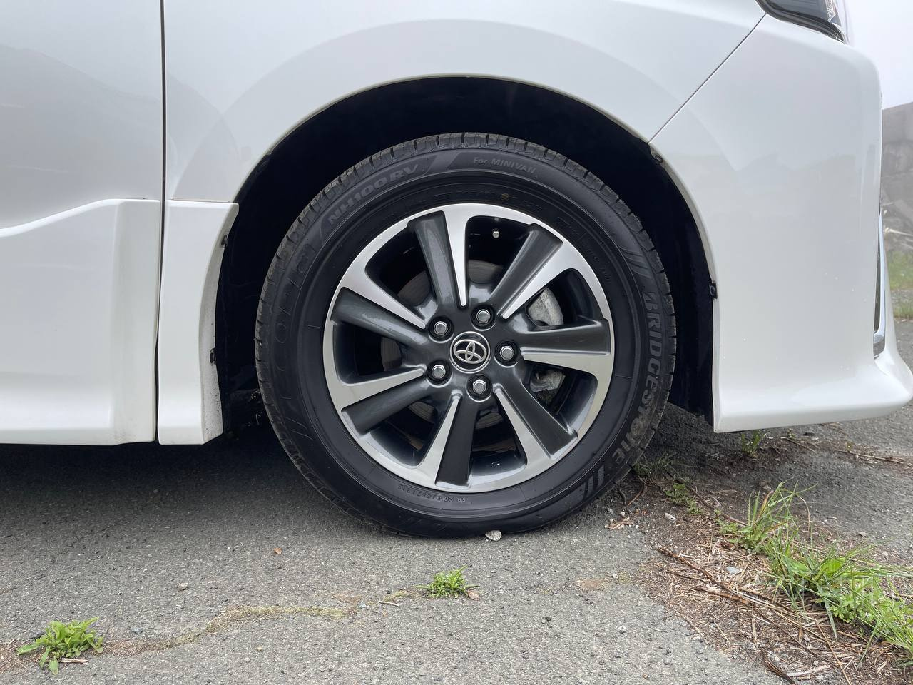 Фото Toyota Voxy - Japan Life 