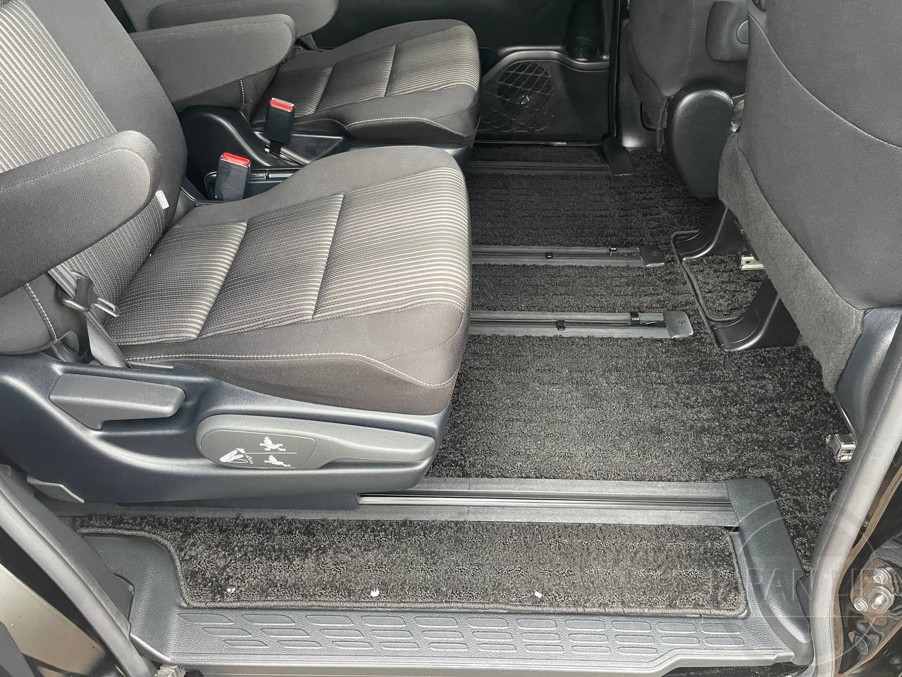 Фото Toyota Voxy - Japan Life 