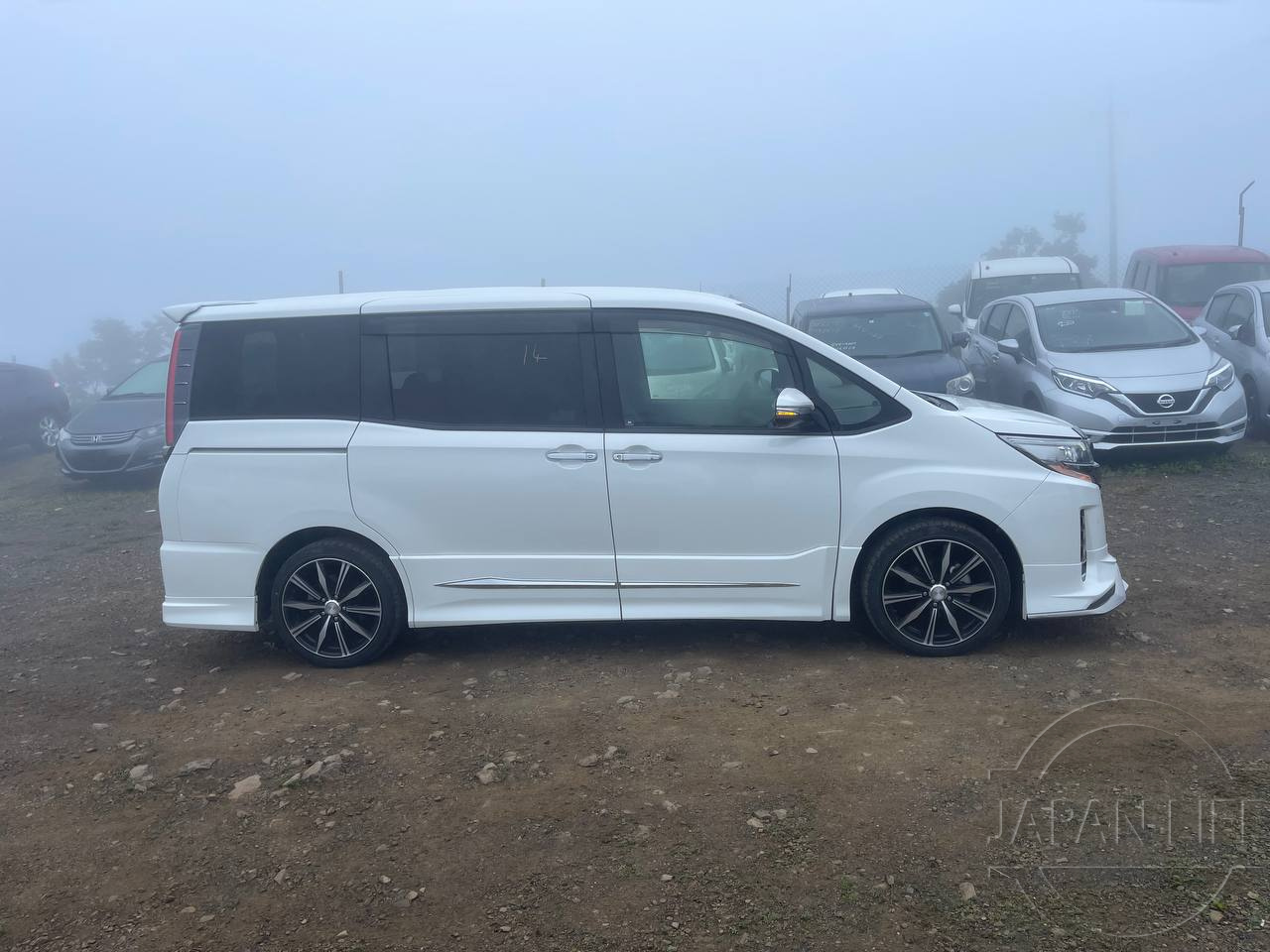 Фото Toyota Noah - Japan Life 