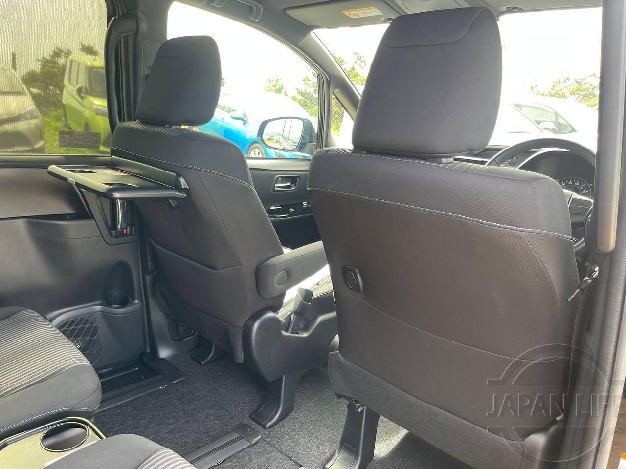 Фото Toyota Voxy - Japan Life 