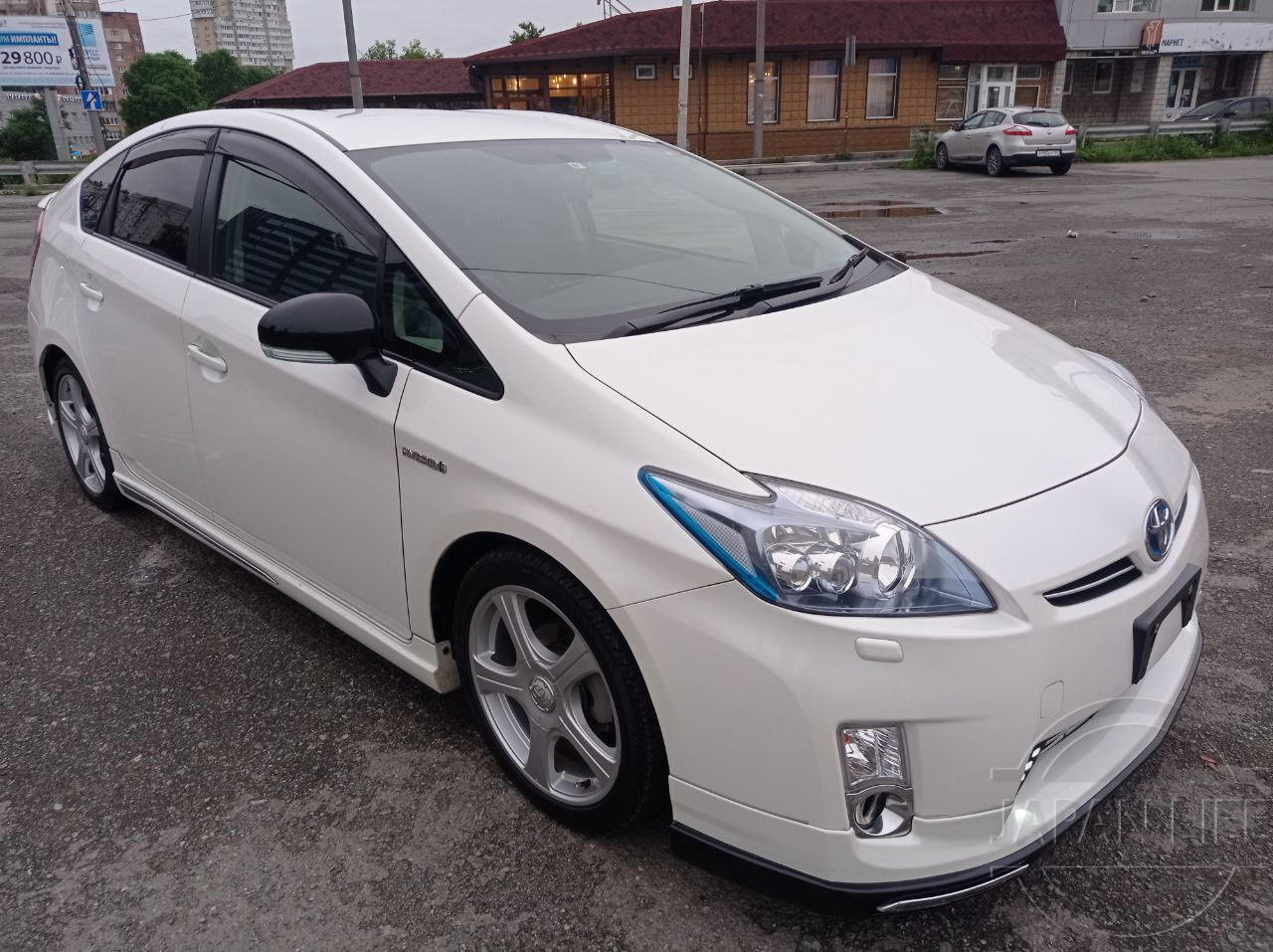 Фото Toyota Prius - Japan Life 