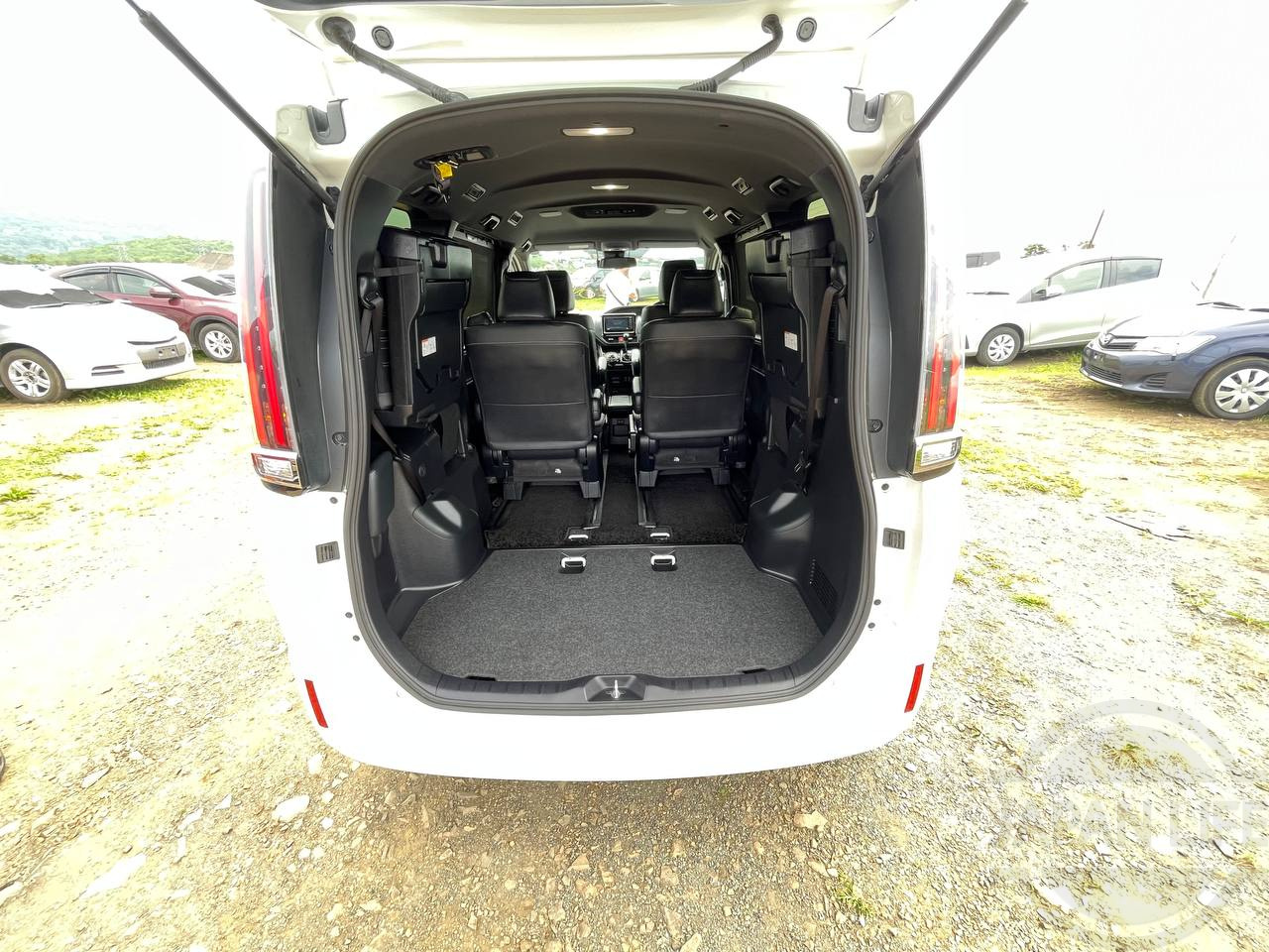 Фото Toyota Esquire - Japan Life 