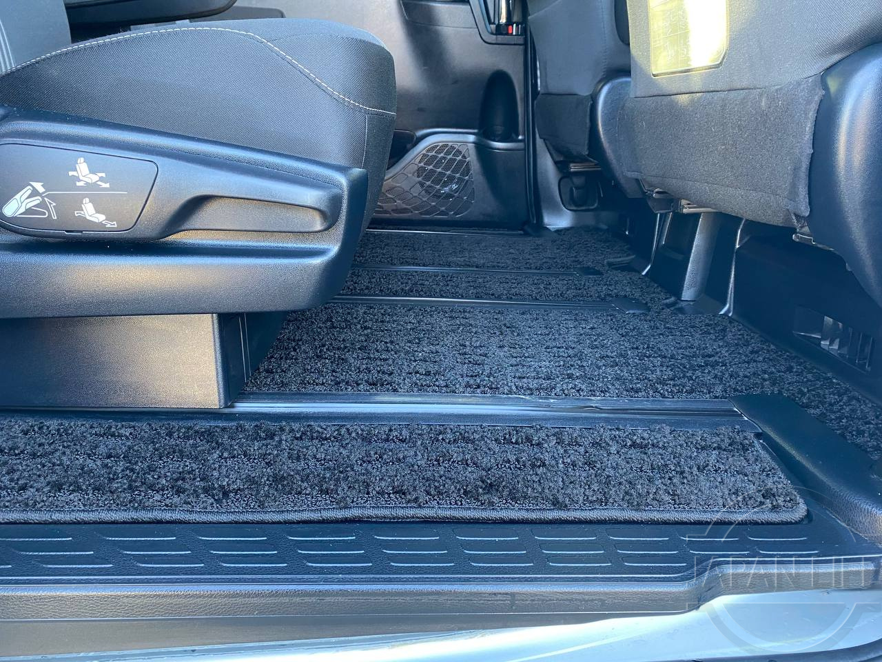 Фото Toyota Voxy - Japan Life 