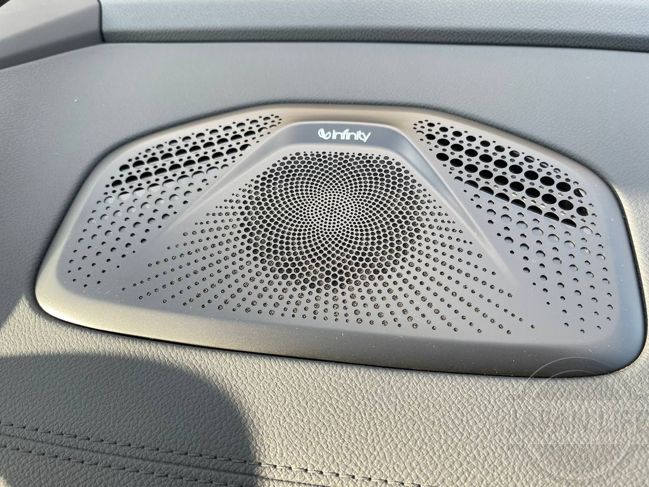 Фото Geely Monjaro - Japan Life 