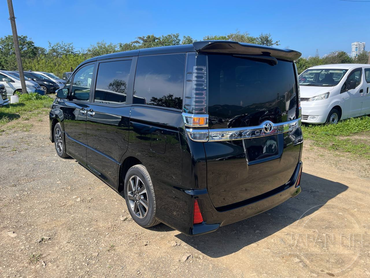 Фото Toyota Voxy - Japan Life 