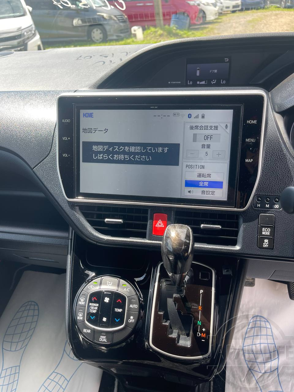 Фото Toyota Noah - Japan Life 