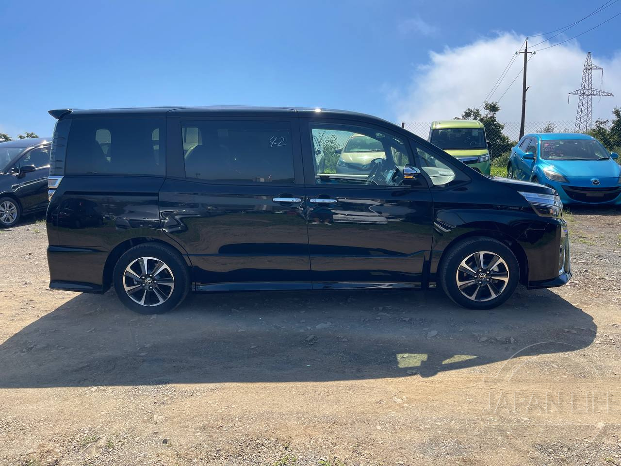 Фото Toyota Voxy - Japan Life 