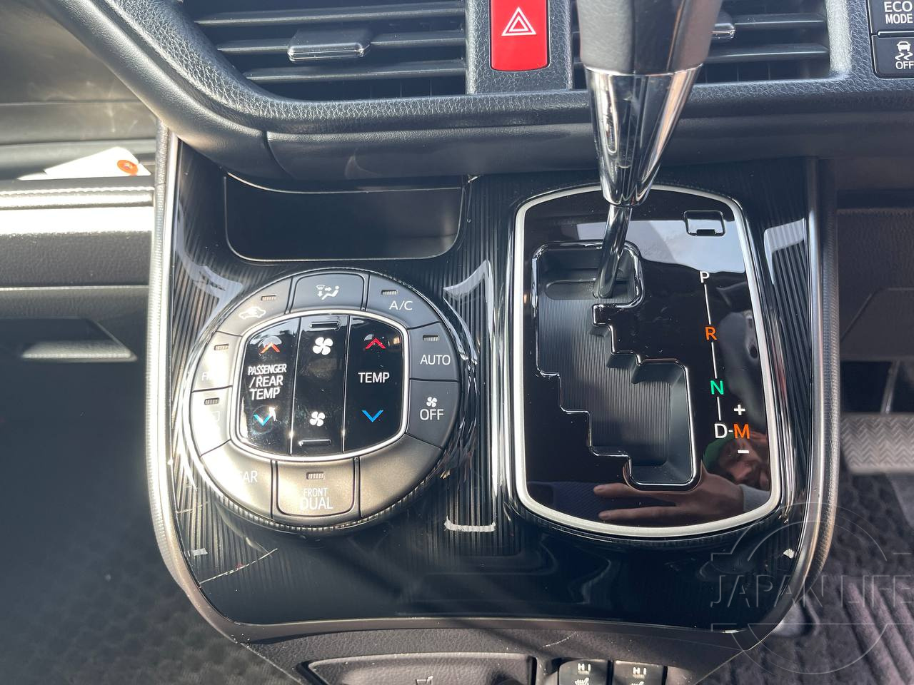 Фото Toyota Esquire - Japan Life 