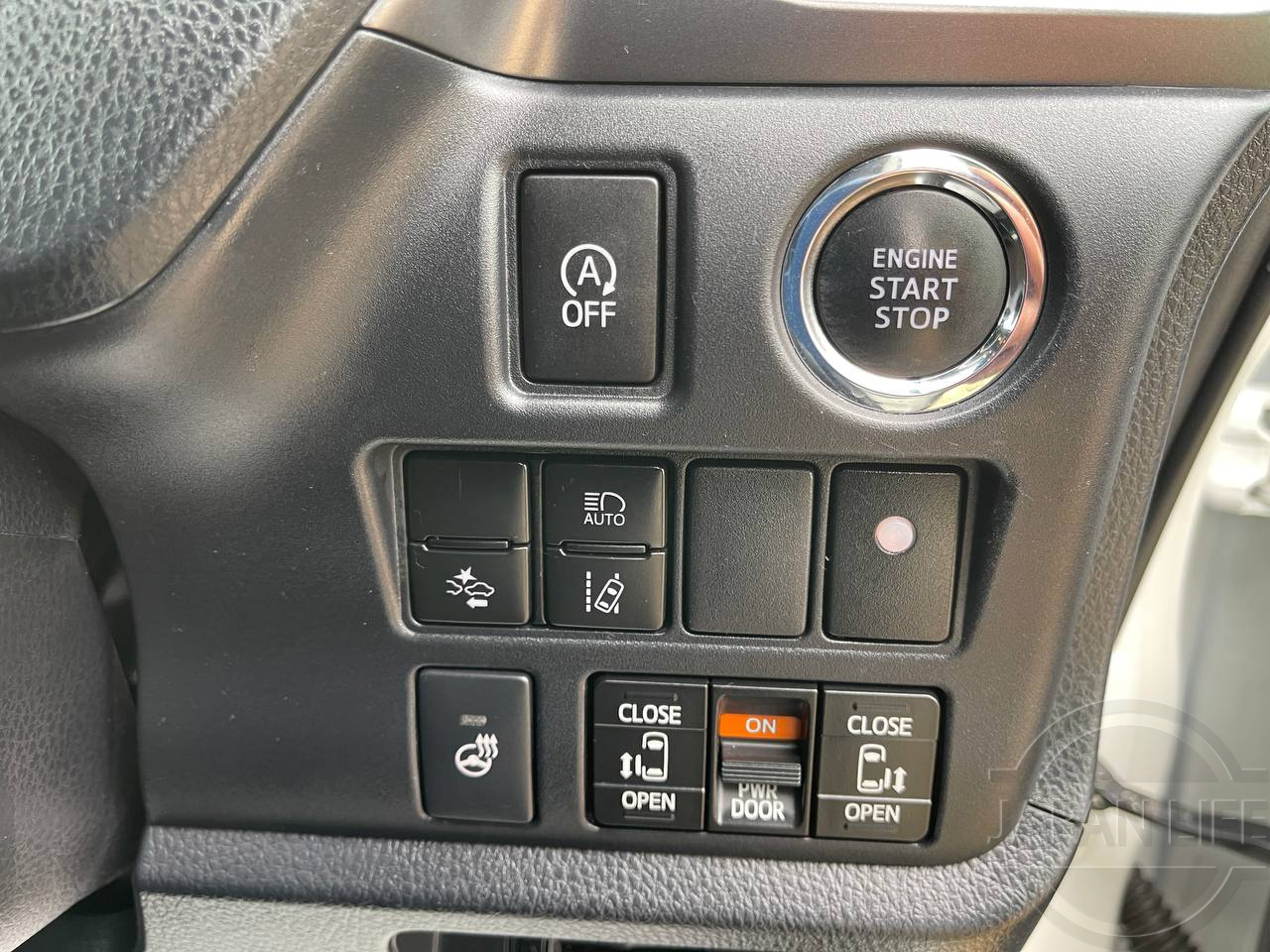 Фото Toyota Esquire - Japan Life 