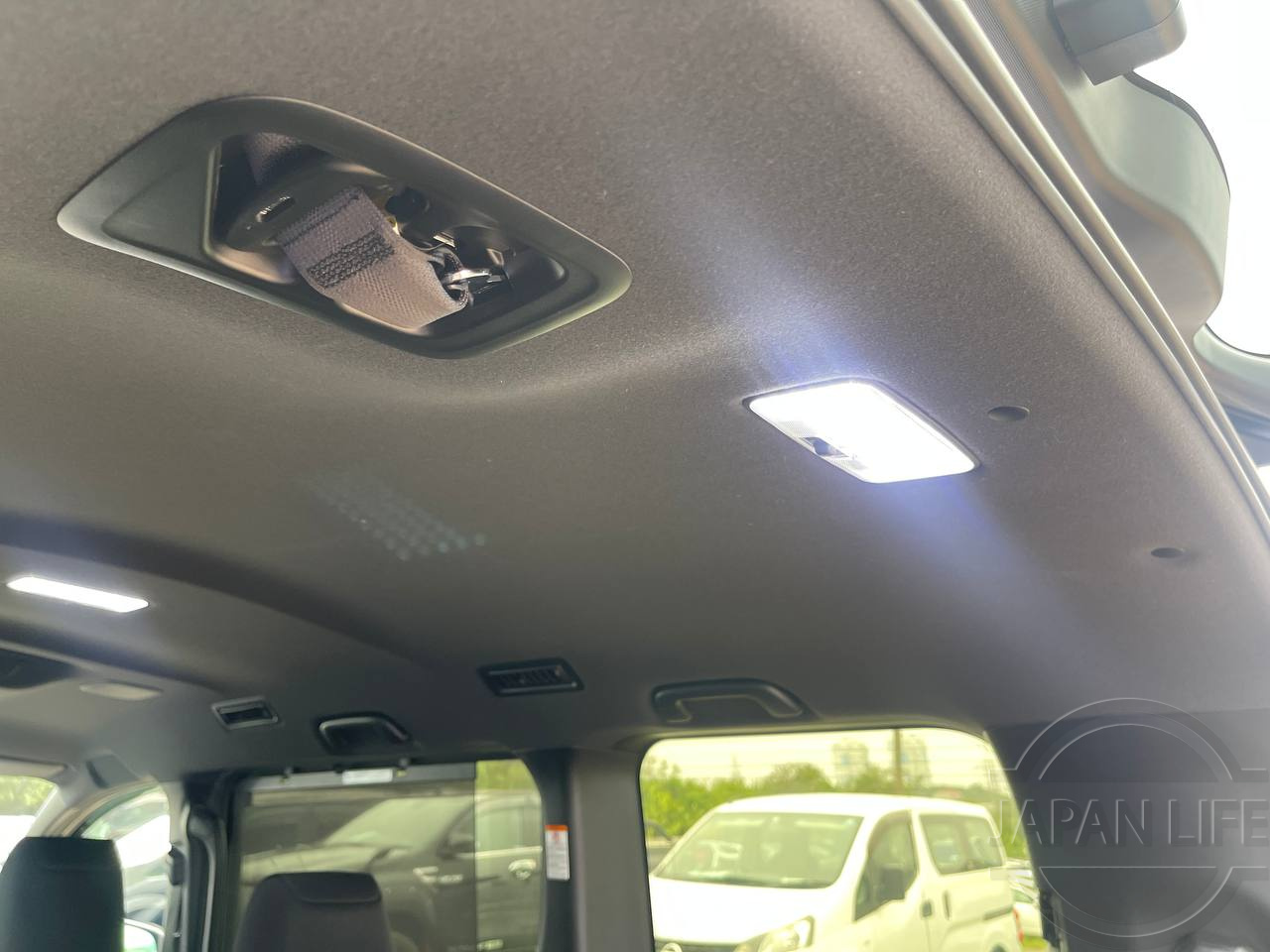 Фото Toyota Voxy - Japan Life 