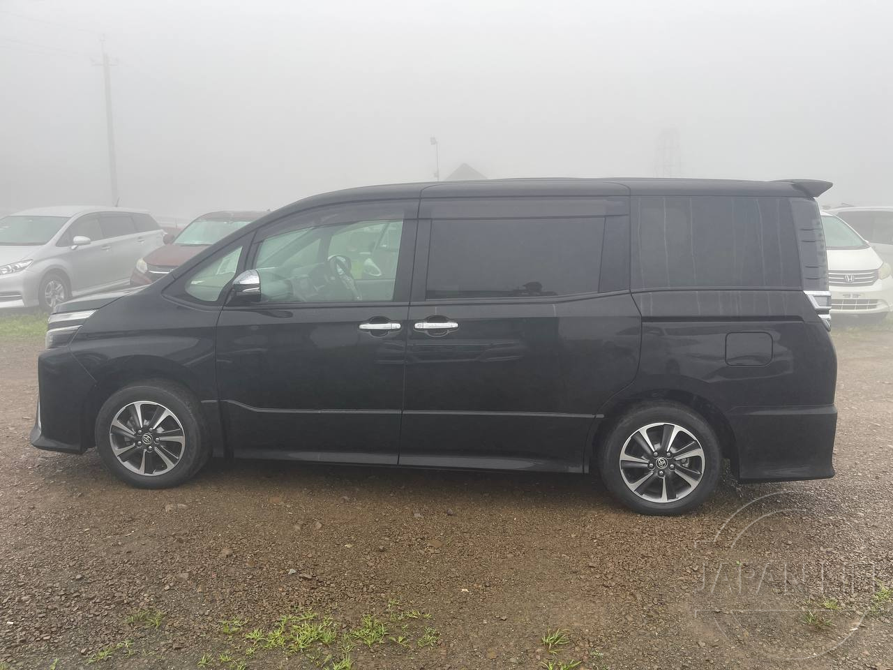 Фото Toyota Voxy - Japan Life 